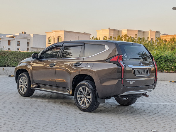 Mitsubishi Montero 2016  Maroon LHD Petrol AT SUV 2WD view 20