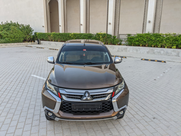 Mitsubishi Montero 2016  Maroon LHD Petrol AT SUV 2WD view 21