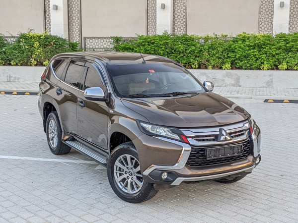 Mitsubishi Montero 2016  Maroon LHD Petrol AT SUV 2WD view 22