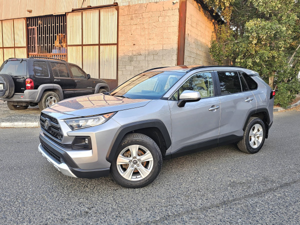 Toyota RAV 4 2020  Silver LHD Petrol AT SUV Crossover 4WD