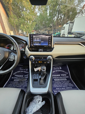 Toyota RAV 4 2020  Silver LHD Petrol AT SUV Crossover 4WD view 8