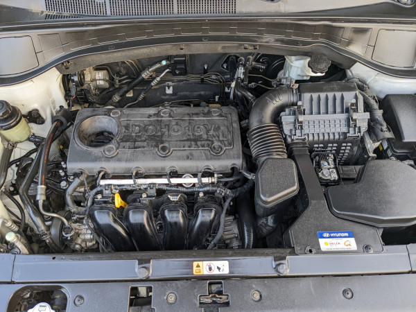 Hyundai Santa Fe 2013/ Silver LHD Petrol AT SUV 4WD view 2
