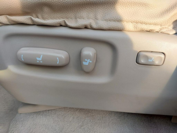Toyota Land Cruiser 2015  White LHD Petrol AT SUV 4WD view 2