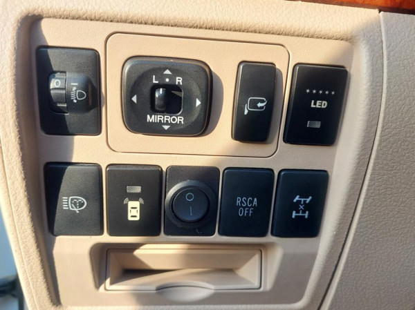 Toyota Land Cruiser 2015  White LHD Petrol AT SUV 4WD view 3