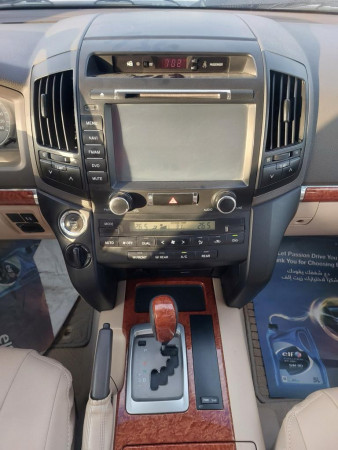 Toyota Land Cruiser 2015  White LHD Petrol AT SUV 4WD view 7