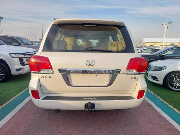 Toyota Land Cruiser 2015  White LHD Petrol AT SUV 4WD view 14