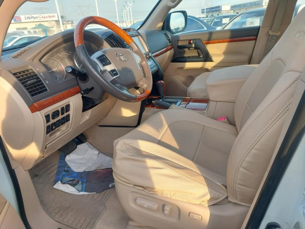 Toyota Land Cruiser 2015  White LHD Petrol AT SUV 4WD view 17