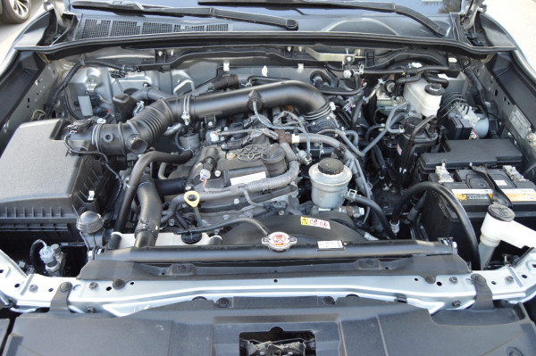 Toyota Fortuner 2018/ Grey LHD Petrol AT SUV 4WD view 2
