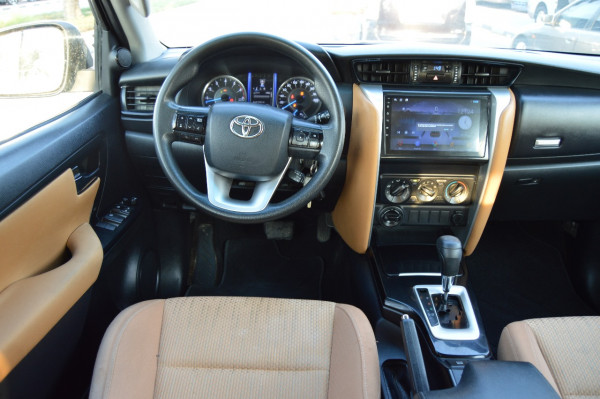 Toyota Fortuner 2018/ Grey LHD Petrol AT SUV 4WD view 6
