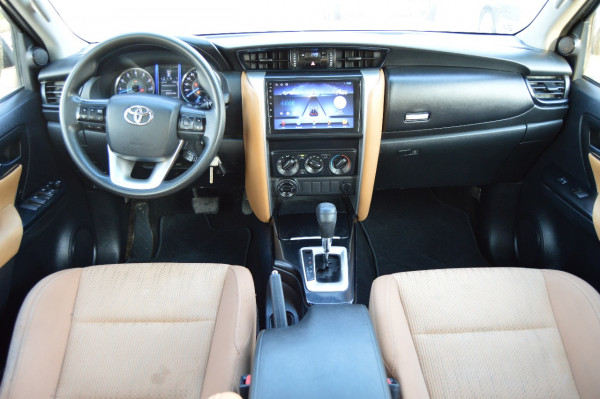 Toyota Fortuner 2018/ Grey LHD Petrol AT SUV 4WD view 10