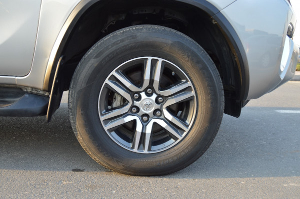 Toyota Fortuner 2018/ Grey LHD Petrol AT SUV 4WD view 14