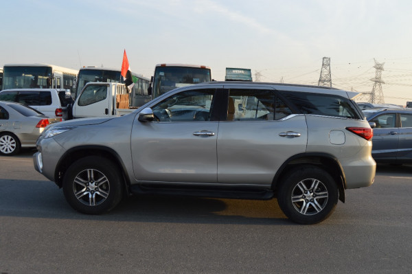 Toyota Fortuner 2018/ Grey LHD Petrol AT SUV 4WD view 17