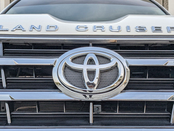 Toyota LAND CRUISER PRADO 2011/ White LHD Petrol AT SUV 4WD view 3