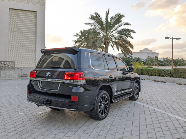 Toyota Land Cruiser 2016/ Black LHD Petrol AT SUV 4WD view 20