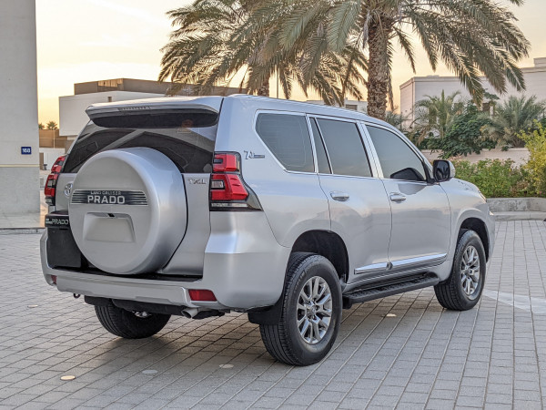 Toyota LAND CRUISER PRADO 2011  Silver LHD Petrol AT SUV 4WD view 15