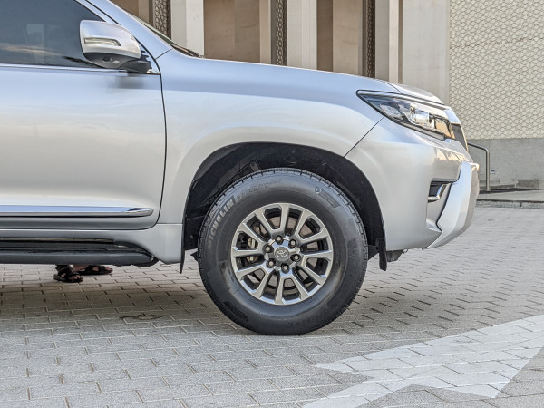 Toyota LAND CRUISER PRADO 2011  Silver LHD Petrol AT SUV 4WD view 19