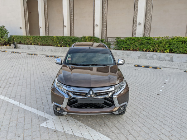 Mitsubishi Montero 2016/ Maroon LHD Petrol AT SUV 2WD view 3