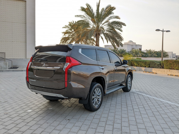 Mitsubishi Montero 2016/ Maroon LHD Petrol AT SUV 2WD view 4