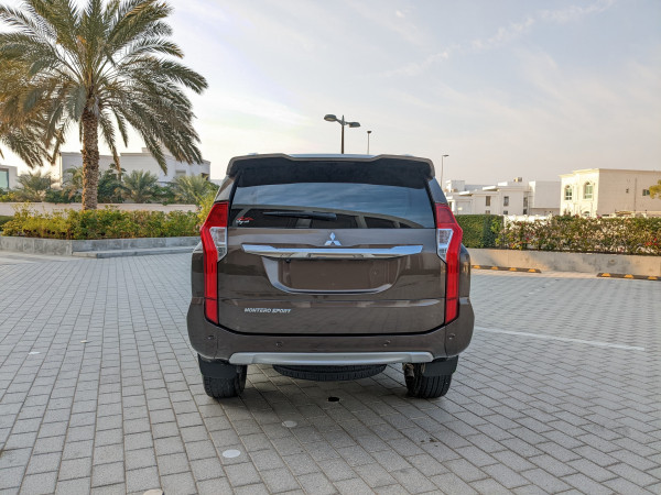 Mitsubishi Montero 2016/ Maroon LHD Petrol AT SUV 2WD view 5