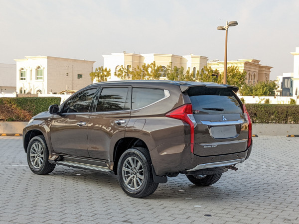 Mitsubishi Montero 2016/ Maroon LHD Petrol AT SUV 2WD view 15