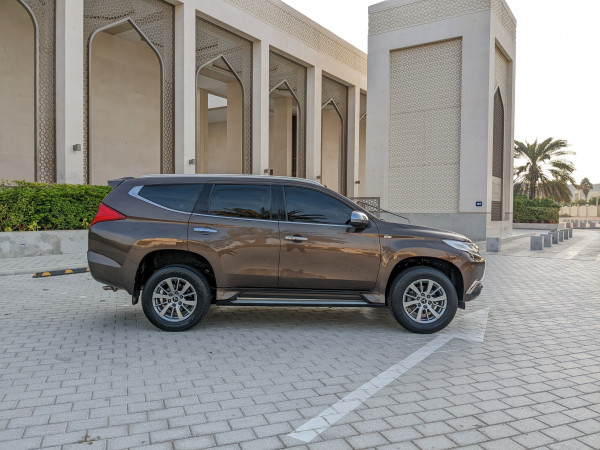 Mitsubishi Montero 2016/ Maroon LHD Petrol AT SUV 2WD view 16
