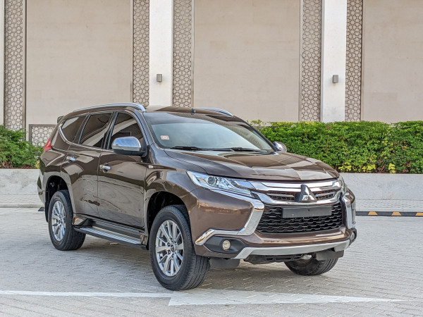 Mitsubishi Montero 2016/ Maroon LHD Petrol AT SUV 2WD view 19