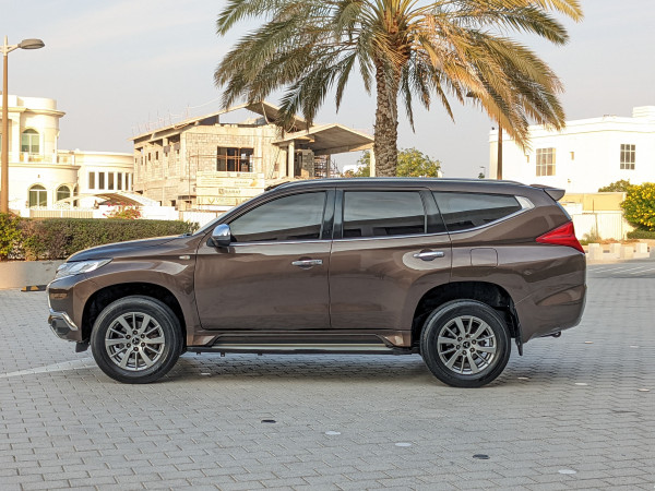 Mitsubishi Montero 2016/ Maroon LHD Petrol AT SUV 2WD view 20