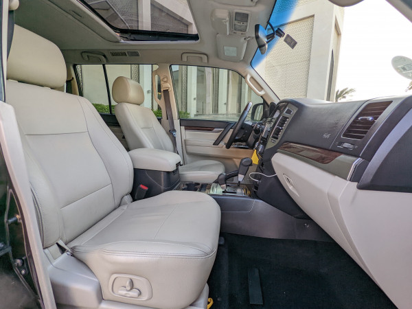 Mitsubishi Pajero 2017  Maroon LHD Petrol AT SUV 4WD view 6