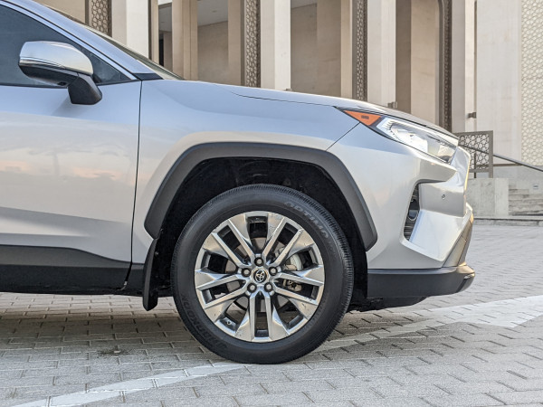Toyota RAV 4 2019  Silver LHD Petrol AT SUV Crossover 2WD view 2