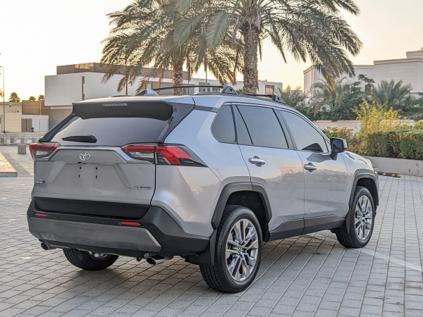 Toyota RAV 4 2019  Silver LHD Petrol AT SUV Crossover 2WD view 17