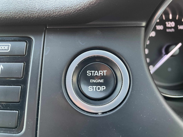 Land Rover Discovery 2016  Black RHD Diesel AT SUV 4WD view 14