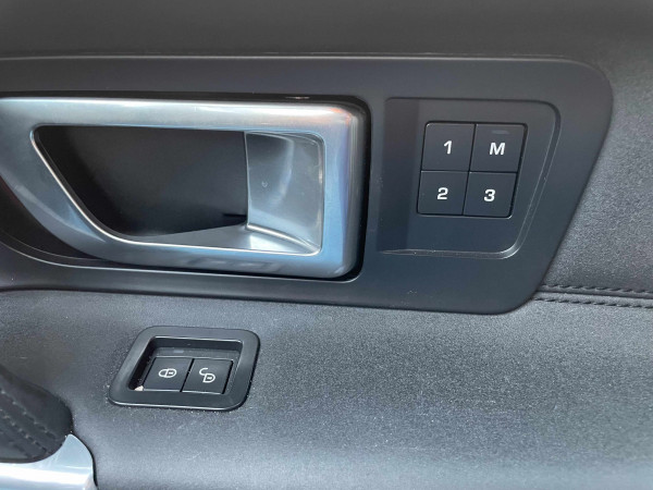 Land Rover Discovery 2016  Black RHD Diesel AT SUV 4WD view 34