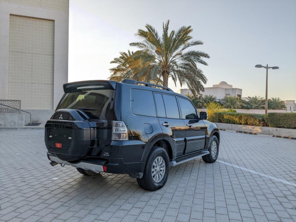 Mitsubishi Pajero 2015/ Black LHD Petrol AT SUV 4WD view 5