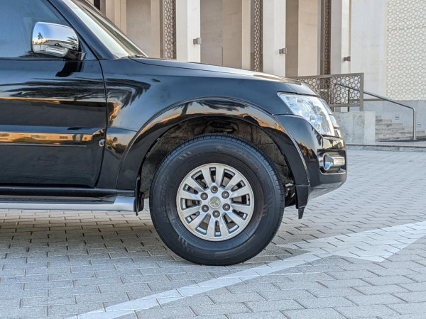 Mitsubishi Pajero 2015/ Black LHD Petrol AT SUV 4WD view 12