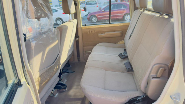 Toyota Land Cruiser Pickup 2015/ Beige LHD Petrol MT Pickup 4WD view 6