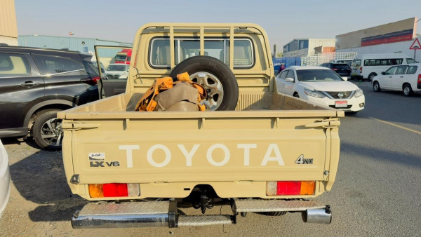 Toyota Land Cruiser Pickup 2015/ Beige LHD Petrol MT Pickup 4WD view 16