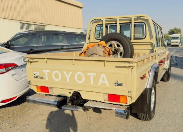 Toyota Land Cruiser Pickup 2015/ Beige LHD Petrol MT Pickup 4WD view 17