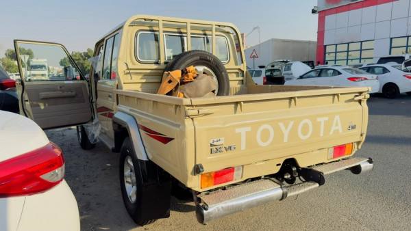 Toyota Land Cruiser Pickup 2015/ Beige LHD Petrol MT Pickup 4WD view 19