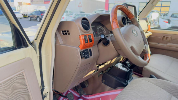 Toyota Land Cruiser Pickup 2015/ Beige LHD Petrol MT Pickup 4WD view 20