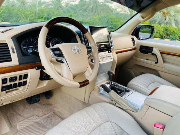 Toyota Land Cruiser 2012  Gold LHD Petrol AT SUV 4WD view 7