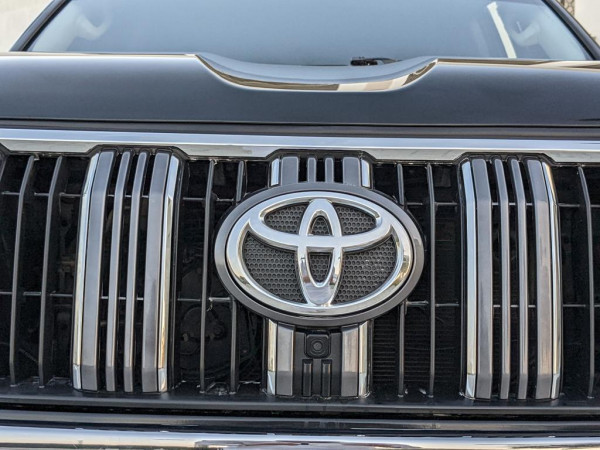Toyota LAND CRUISER PRADO 2019/ Black LHD Diesel AT SUV 4WD view 6