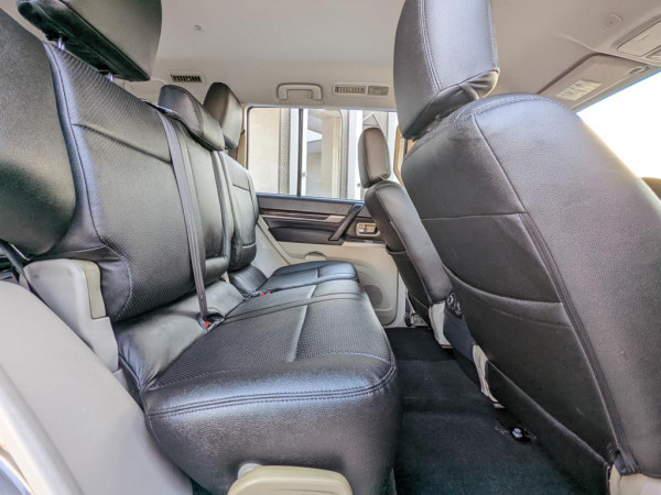 Mitsubishi Pajero 2015  Maroon LHD Petrol AT SUV 4WD view 4