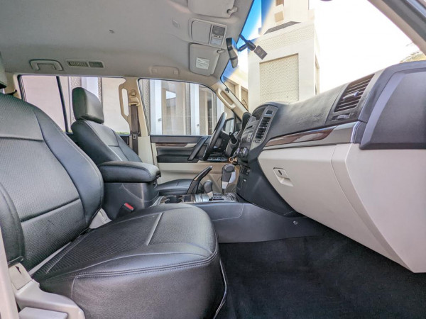 Mitsubishi Pajero 2015  Maroon LHD Petrol AT SUV 4WD view 6