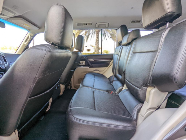 Mitsubishi Pajero 2015  Maroon LHD Petrol AT SUV 4WD view 8