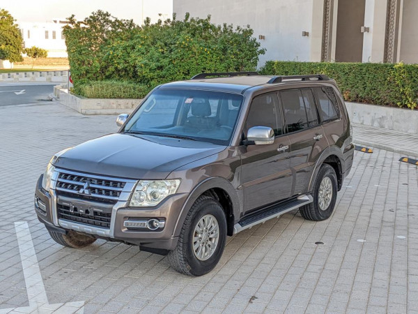Mitsubishi Pajero 2015  Maroon LHD Petrol AT SUV 4WD view 10