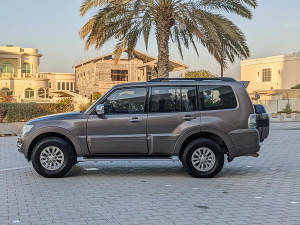 Mitsubishi Pajero 2015  Maroon LHD Petrol AT SUV 4WD view 12