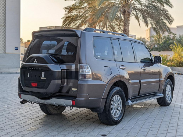 Mitsubishi Pajero 2015  Maroon LHD Petrol AT SUV 4WD view 15