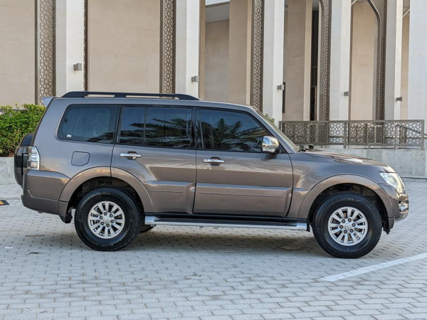 Mitsubishi Pajero 2015  Maroon LHD Petrol AT SUV 4WD view 16