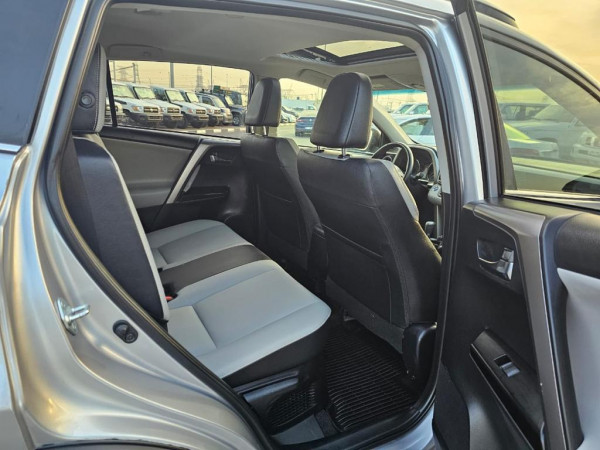 Toyota RAV 4 2017  Silver LHD Hybrid AT SUV Crossover 4WD view 7