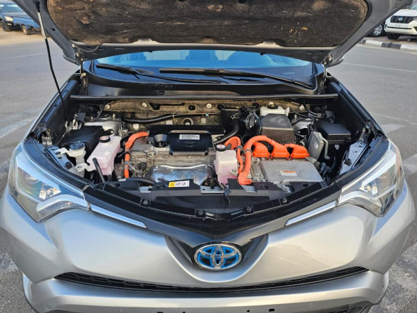 Toyota RAV 4 2017  Silver LHD Hybrid AT SUV Crossover 4WD view 8